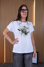 Carica l'immagine nel visualizzatore di Gallery, T Shirt Over Miriana
