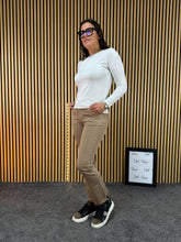 Carica l&#39;immagine nel visualizzatore di Gallery, Jeans Trombetta Amy

