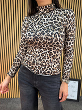 Carica l&#39;immagine nel visualizzatore di Gallery, Lupetto Leopard
