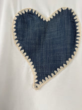 Carica l&#39;immagine nel visualizzatore di Gallery, T Shirt Cuore Grande
