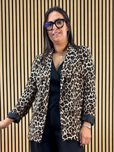 Carica l&#39;immagine nel visualizzatore di Gallery, Giacca Leopard

