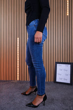 Carica l'immagine nel visualizzatore di Gallery, Jeans Sara

