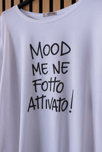 Carica l'immagine nel visualizzatore di Gallery, T Shirt Curvy Me Ne Fotto
