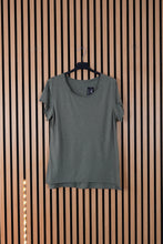 Carica l'immagine nel visualizzatore di Gallery, T Shirt Isa
