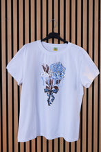 Carica l'immagine nel visualizzatore di Gallery, T Shirt Fiore
