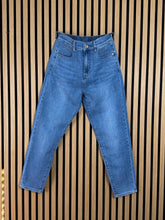 Carica l'immagine nel visualizzatore di Gallery, Jeans Martina
