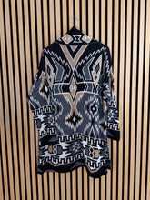 Carica l'immagine nel visualizzatore di Gallery, Cardigan Over Gaia
