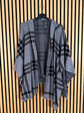 Carica l'immagine nel visualizzatore di Gallery, Poncho Sabrina
