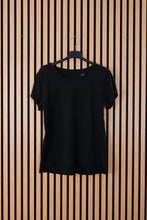 Carica l'immagine nel visualizzatore di Gallery, T Shirt Isa

