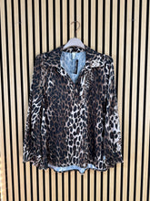 Carica l&#39;immagine nel visualizzatore di Gallery, Camicia Over Leopard
