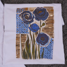 Carica l'immagine nel visualizzatore di Gallery, T Shirt Over Flower
