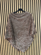 Carica l&#39;immagine nel visualizzatore di Gallery, Poncho Pelliccia
