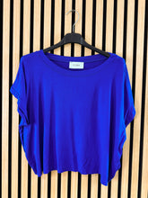 Carica l&#39;immagine nel visualizzatore di Gallery, T shirt Jenny
