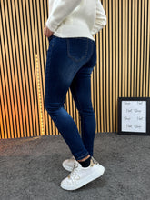 Carica l&#39;immagine nel visualizzatore di Gallery, Jeans Maddalena
