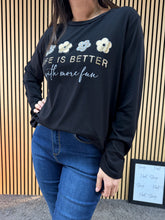 Carica l&#39;immagine nel visualizzatore di Gallery, Maglia Over Fiorellini
