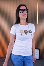 Carica l'immagine nel visualizzatore di Gallery, T Shirt Fiorellini
