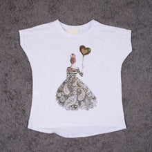 Carica l'immagine nel visualizzatore di Gallery, T Shirt Over Lady
