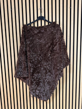 Carica l&#39;immagine nel visualizzatore di Gallery, Poncho Pelliccia
