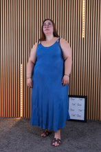 Carica l'immagine nel visualizzatore di Gallery, Abito Curvy Jeans
