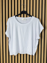Carica l&#39;immagine nel visualizzatore di Gallery, T shirt Jenny
