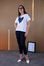 Carica l'immagine nel visualizzatore di Gallery, T Shirt Over Cuore Jeans
