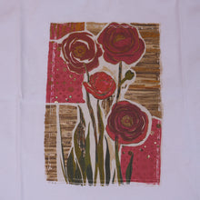 Carica l'immagine nel visualizzatore di Gallery, T Shirt Over Flower
