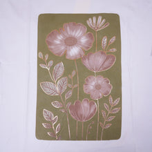 Carica l'immagine nel visualizzatore di Gallery, T Shirt Over Lucrezia
