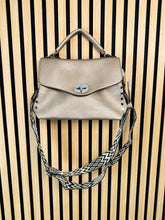 Carica l&#39;immagine nel visualizzatore di Gallery, Borsa Postina Media
