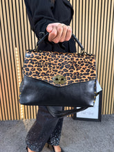 Carica l&#39;immagine nel visualizzatore di Gallery, Postina Leopard
