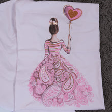 Carica l'immagine nel visualizzatore di Gallery, T Shirt Over Lady
