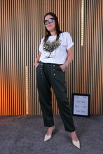 Carica l'immagine nel visualizzatore di Gallery, T Shirt Over Matilde
