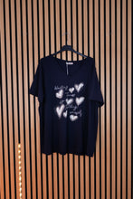Carica l'immagine nel visualizzatore di Gallery, T shirt Curvy Cuori

