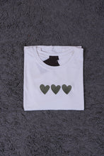 Carica l'immagine nel visualizzatore di Gallery, T Shirt Cuoricini
