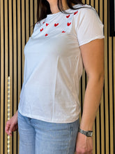 Carica l&#39;immagine nel visualizzatore di Gallery, T Shirt Cuoricini
