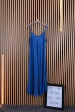 Carica l'immagine nel visualizzatore di Gallery, Abito Curvy Jeans
