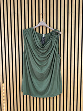 Carica l&#39;immagine nel visualizzatore di Gallery, Canotta Curvy Chiara
