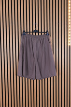 Carica l'immagine nel visualizzatore di Gallery, Short Curvy Livia
