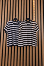 Carica l'immagine nel visualizzatore di Gallery, T Shirt Over Righe
