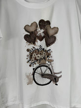Carica l&#39;immagine nel visualizzatore di Gallery, T Shirt Over Bici
