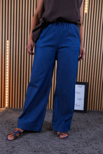Carica l'immagine nel visualizzatore di Gallery, Jeans Over Elisa
