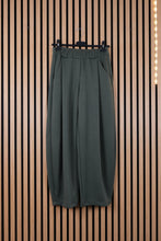 Carica l'immagine nel visualizzatore di Gallery, Pantalone Barrel Gaia
