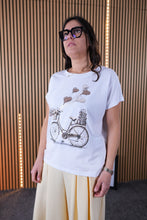 Carica l'immagine nel visualizzatore di Gallery, T shirt Over Bici
