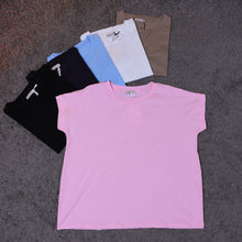 Carica l'immagine nel visualizzatore di Gallery, T Shirt Curvy Basica
