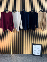Carica l&#39;immagine nel visualizzatore di Gallery, Cardigan Bear
