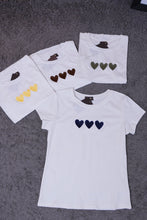 Carica l'immagine nel visualizzatore di Gallery, T Shirt Cuoricini
