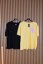 Carica l'immagine nel visualizzatore di Gallery, T Shirt Curvy Taschino
