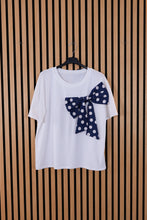 Carica l'immagine nel visualizzatore di Gallery, T Shirt Fiocco
