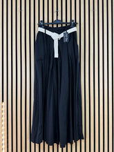 Carica l'immagine nel visualizzatore di Gallery, Pantalone Sissi
