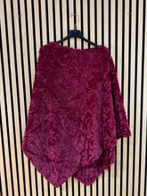 Carica l&#39;immagine nel visualizzatore di Gallery, Poncho Pelliccia
