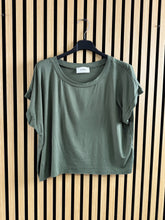 Carica l&#39;immagine nel visualizzatore di Gallery, T shirt Jenny
